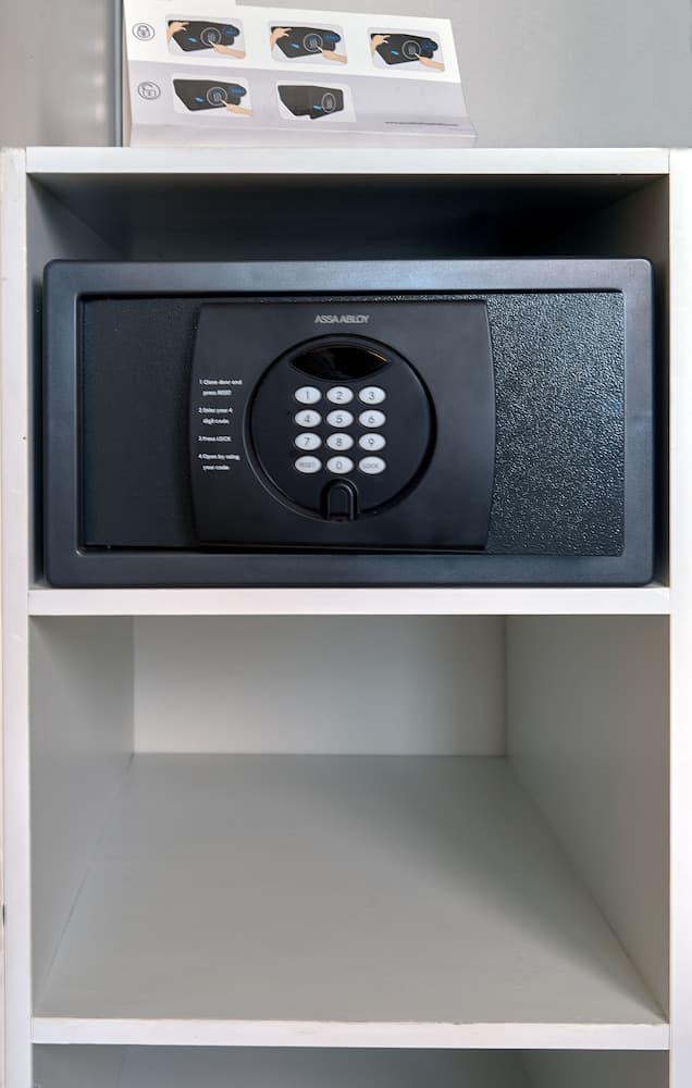 R Hotel Kingston - Photo 25