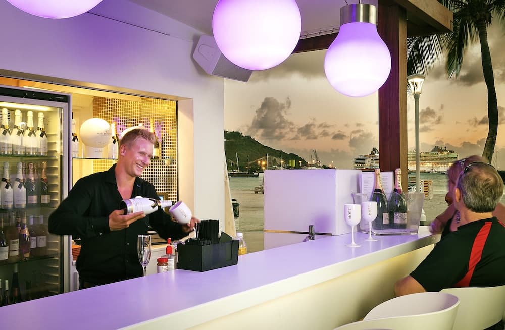 Holland House Beach Hotel - Photo 31