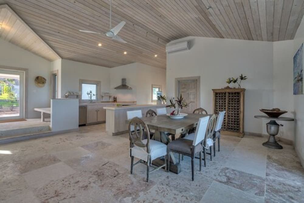 La Bougainvillea Hotel and Villas - Photo 65