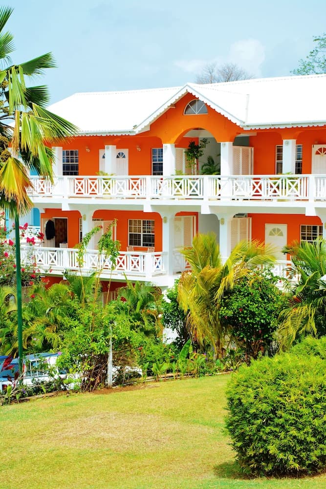 Beachcombers Hotel - Photo 52