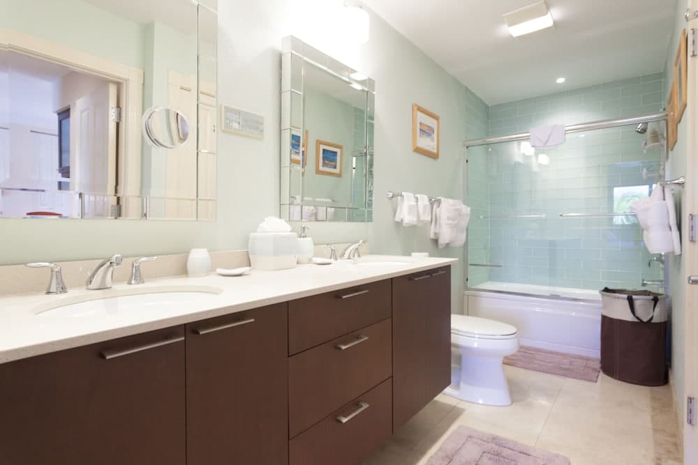 Oyster Bay Beach Resort - Photo 81