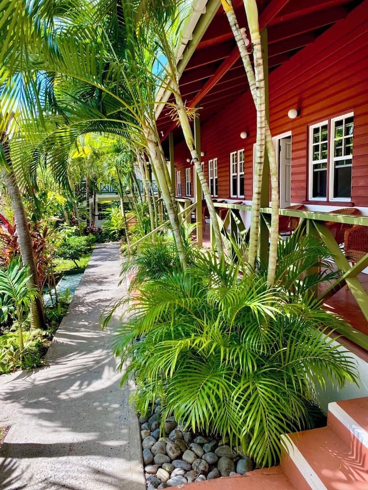 Beachcombers Hotel - Photo 23