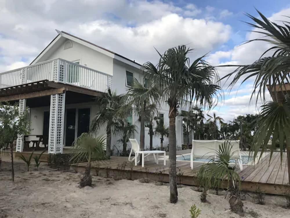 La Bougainvillea Hotel and Villas - Photo 32