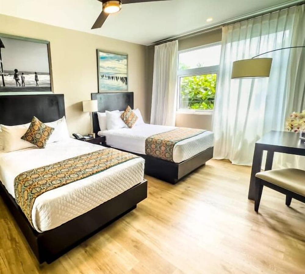 R Hotel Kingston - Photo 19