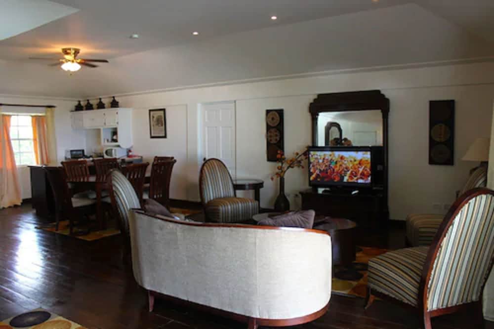 Beachcombers Hotel - Photo 3