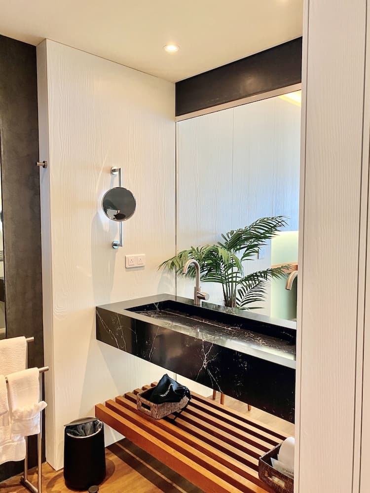 Holland House Beach Hotel - Photo 24