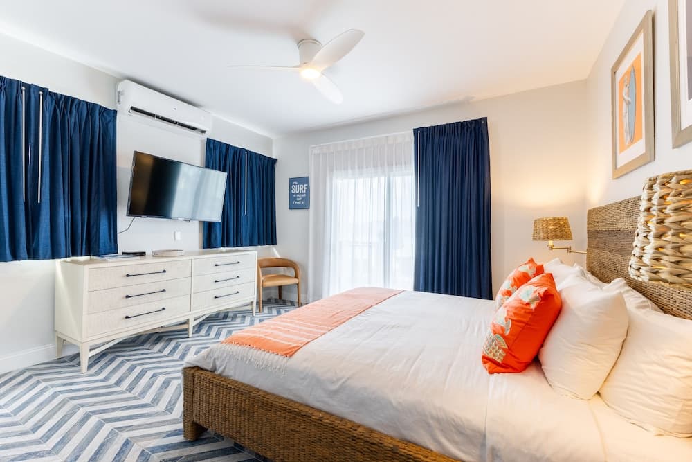 Sebastian's on the Beach - Photo 31