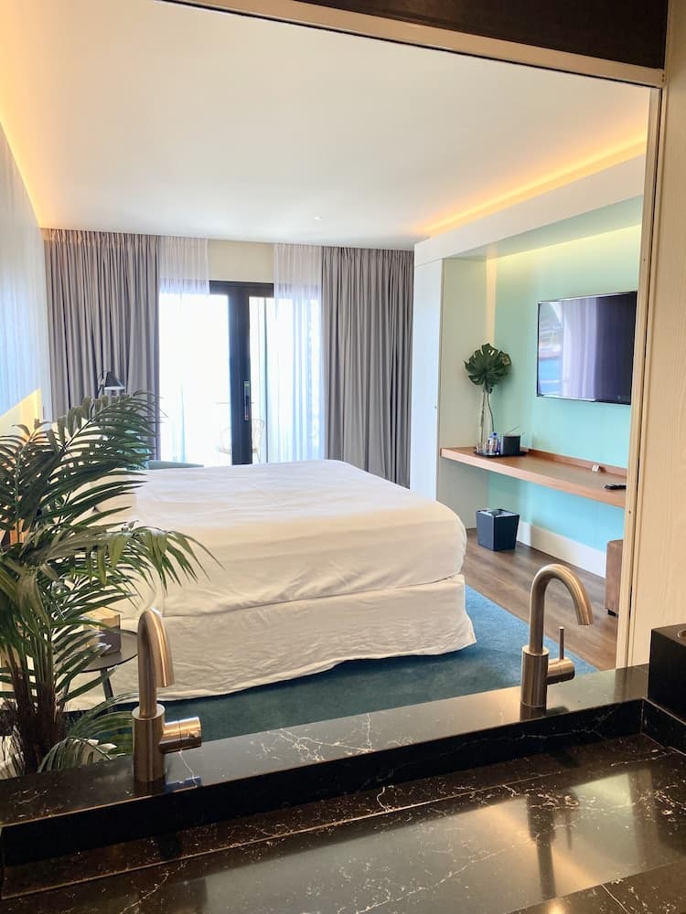 Holland House Beach Hotel - Photo 3