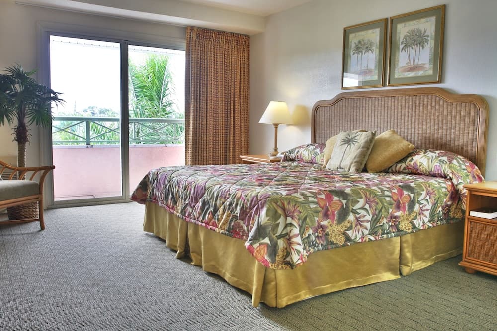 Castaways Resort and Suites - Photo 9