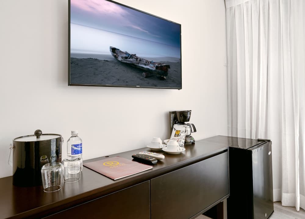 R Hotel Kingston - Photo 28