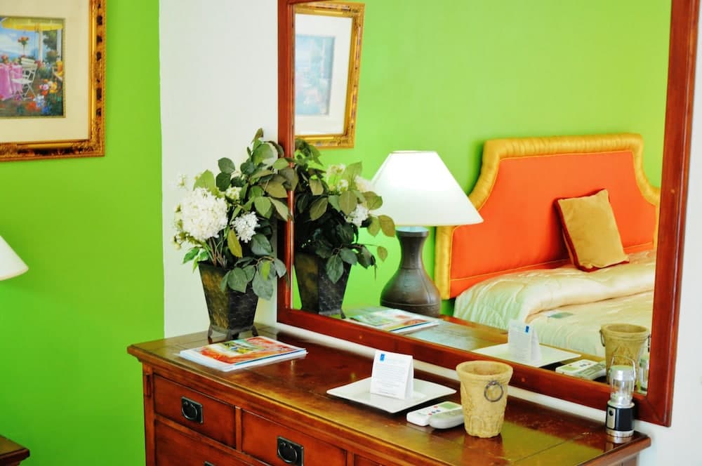 Beachcombers Hotel - Photo 26