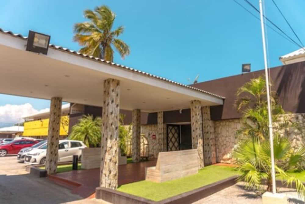 Curaçao Airport Hotel - Photo 41