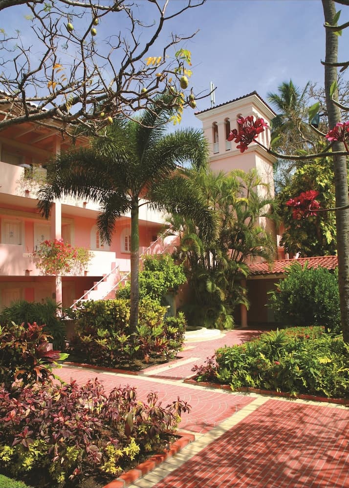 Fairmont Royal Pavilion - Photo 30