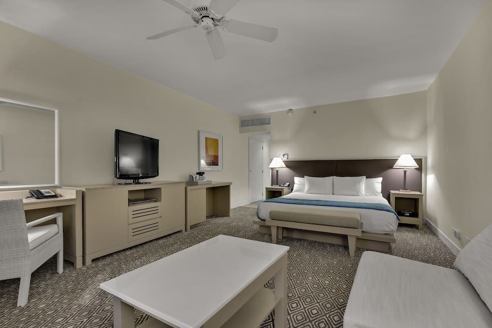 El Conquistador Resort - Photo 2