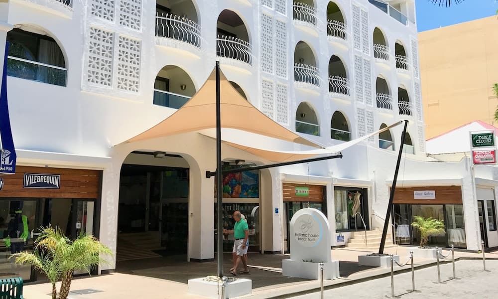 Holland House Beach Hotel - Photo 42