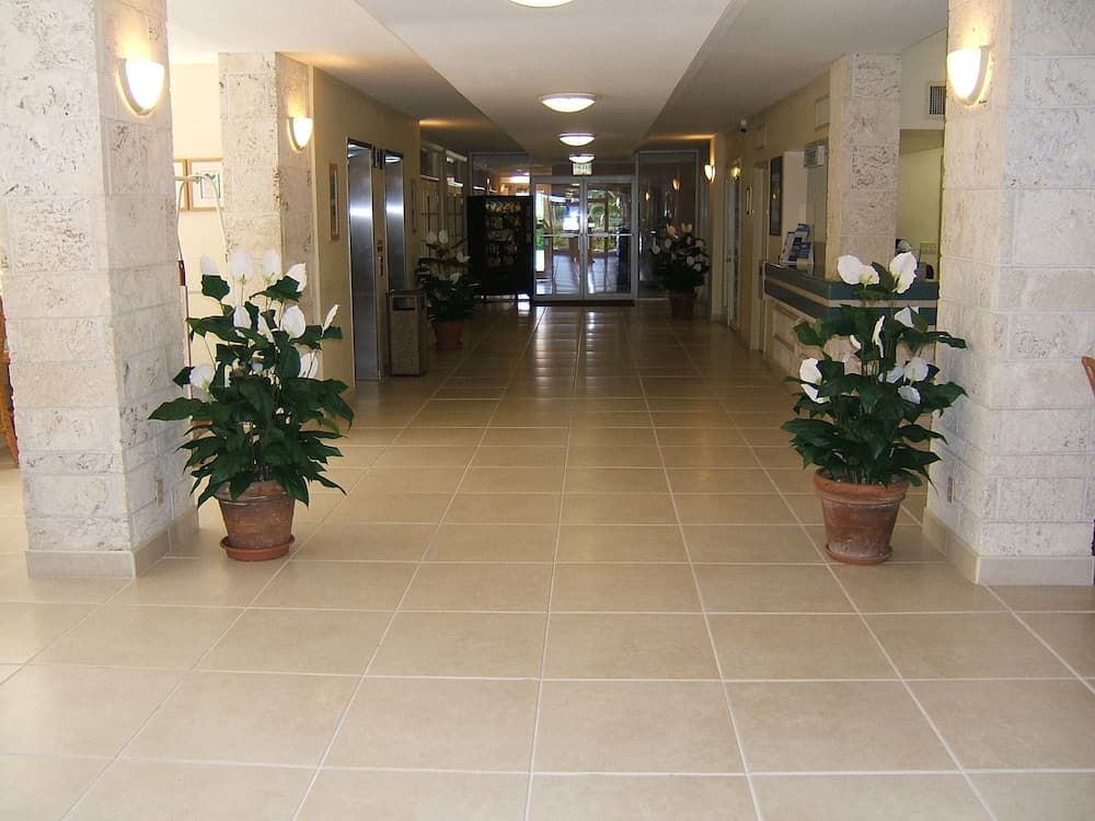 Castaways Resort and Suites - Photo 24