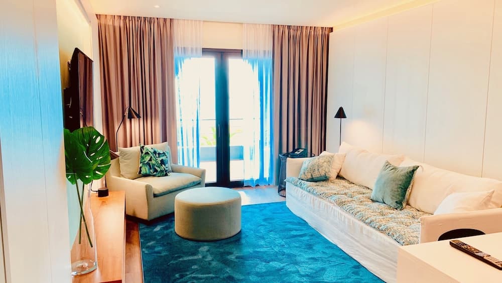 Holland House Beach Hotel - Photo 63