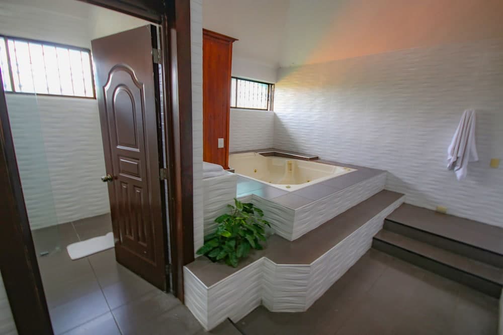 Hotel Rancho Guacamayos - Photo 60