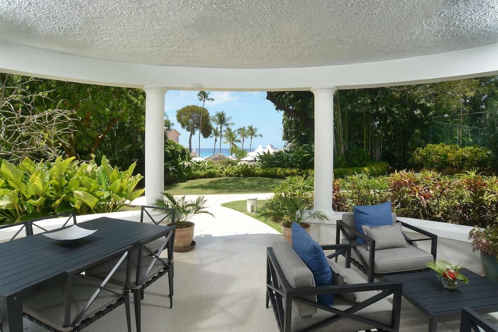 Fairmont Royal Pavilion - Photo 19