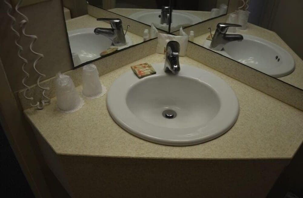 Castaways Resort and Suites - Photo 17