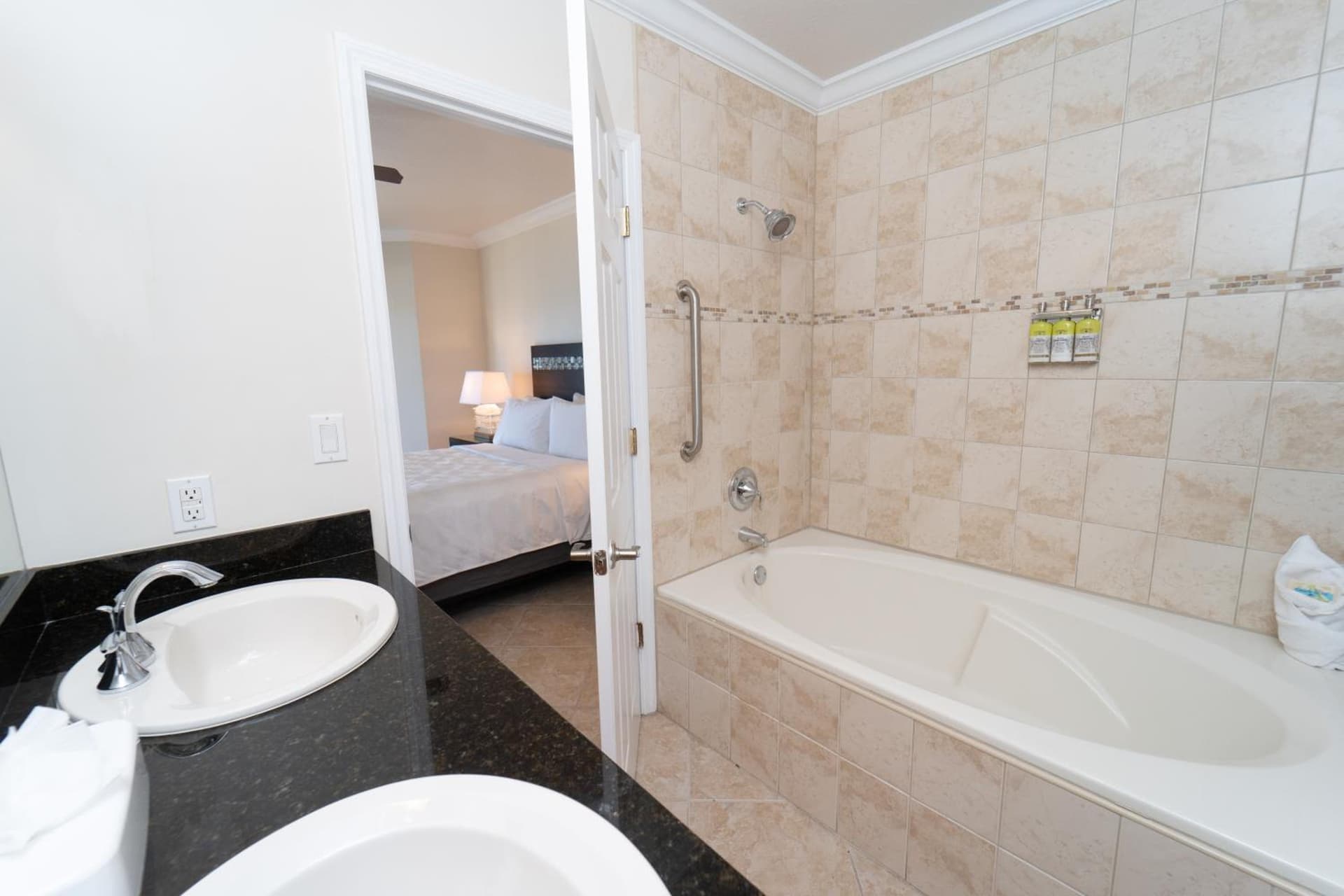 Holiday Inn Resort Grand Cayman by IHG - Photo 19