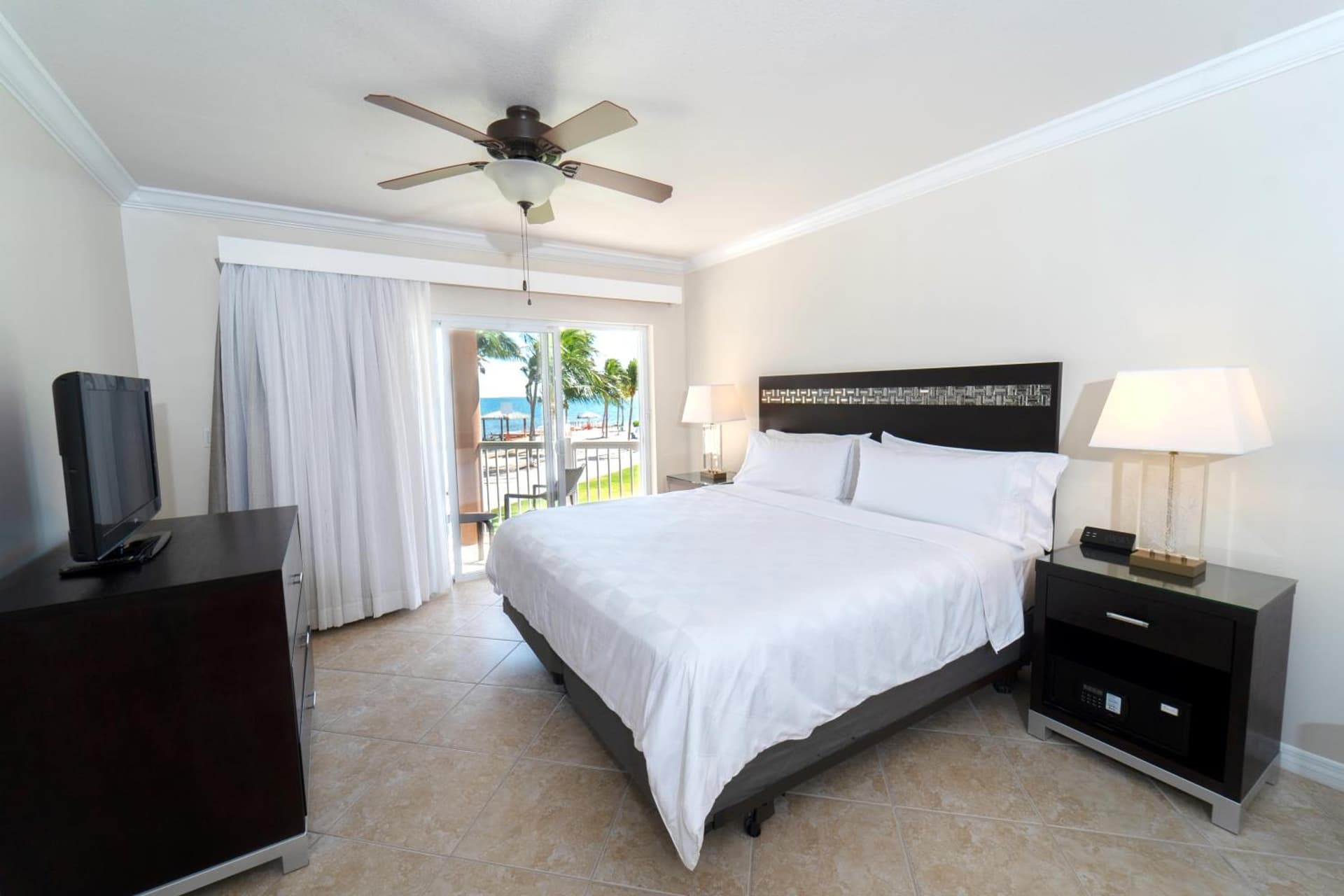 Holiday Inn Resort Grand Cayman by IHG - Photo 49