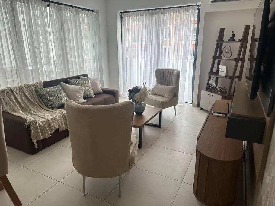 Brand new, with private Jacuzzi - Photo 7