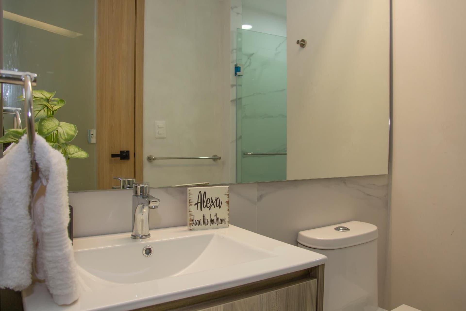 Brand new, with private Jacuzzi - Photo 27