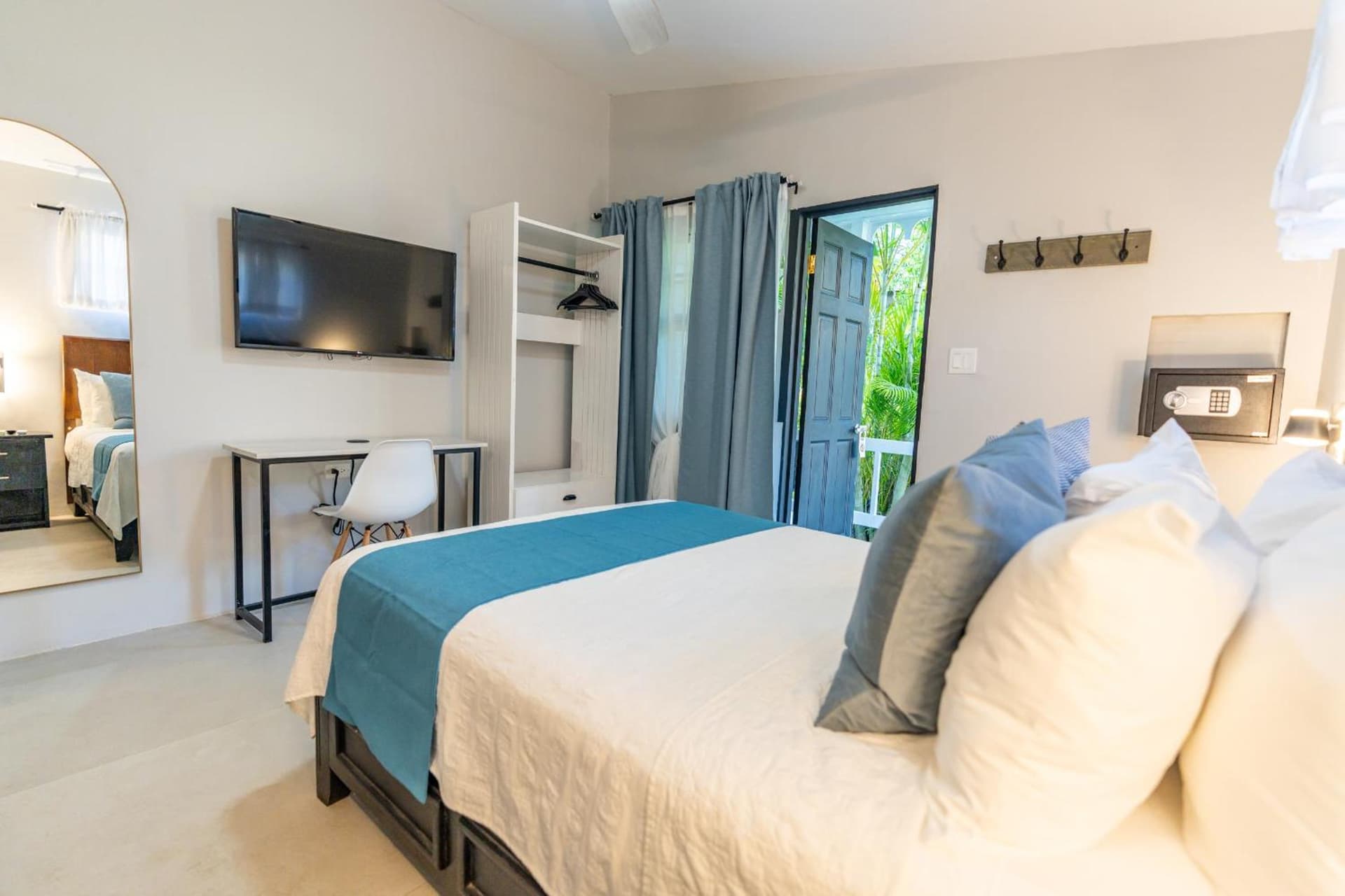 Travellers Beach Resort - Photo 5