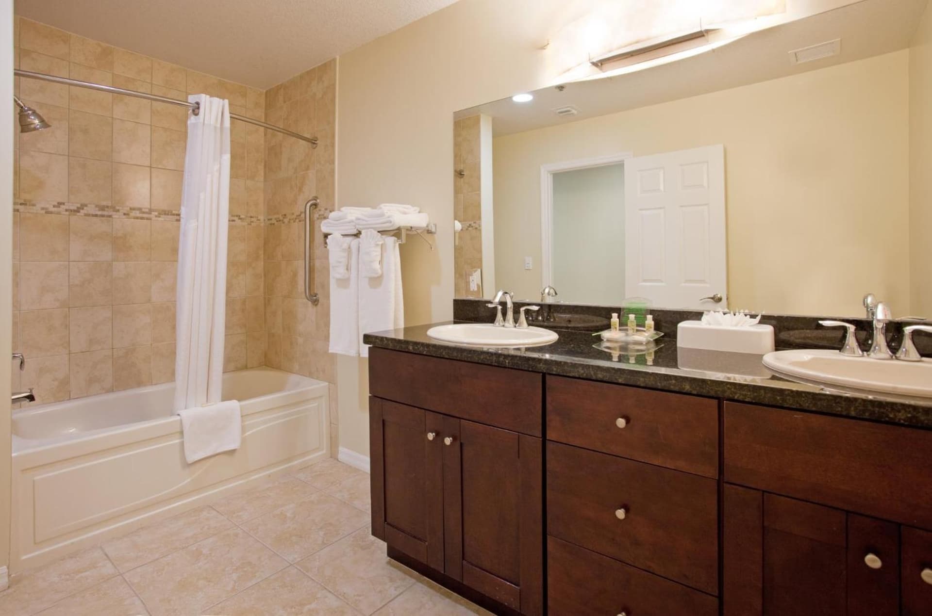 Holiday Inn Resort Grand Cayman by IHG - Photo 126