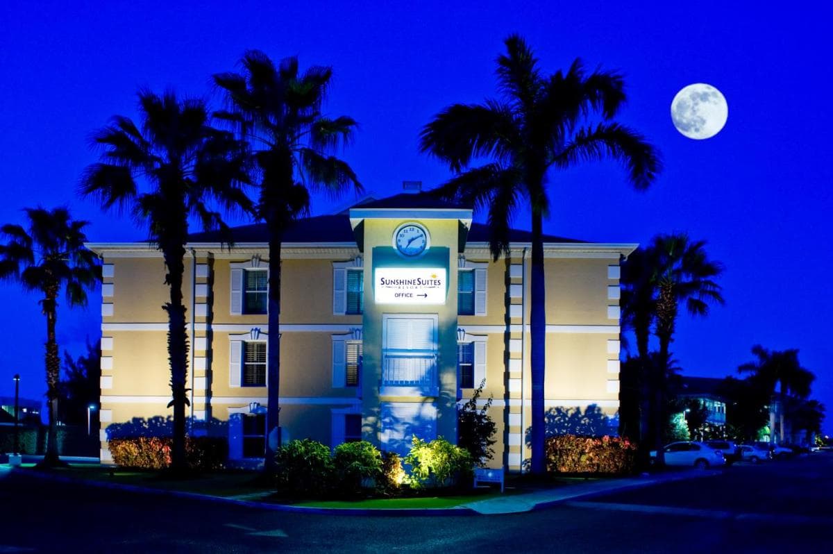 The Sunshine Hotel and Suites - Photo 37