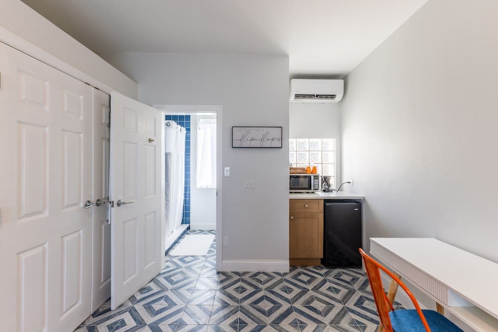 Sebastian's on the Beach - Photo 18