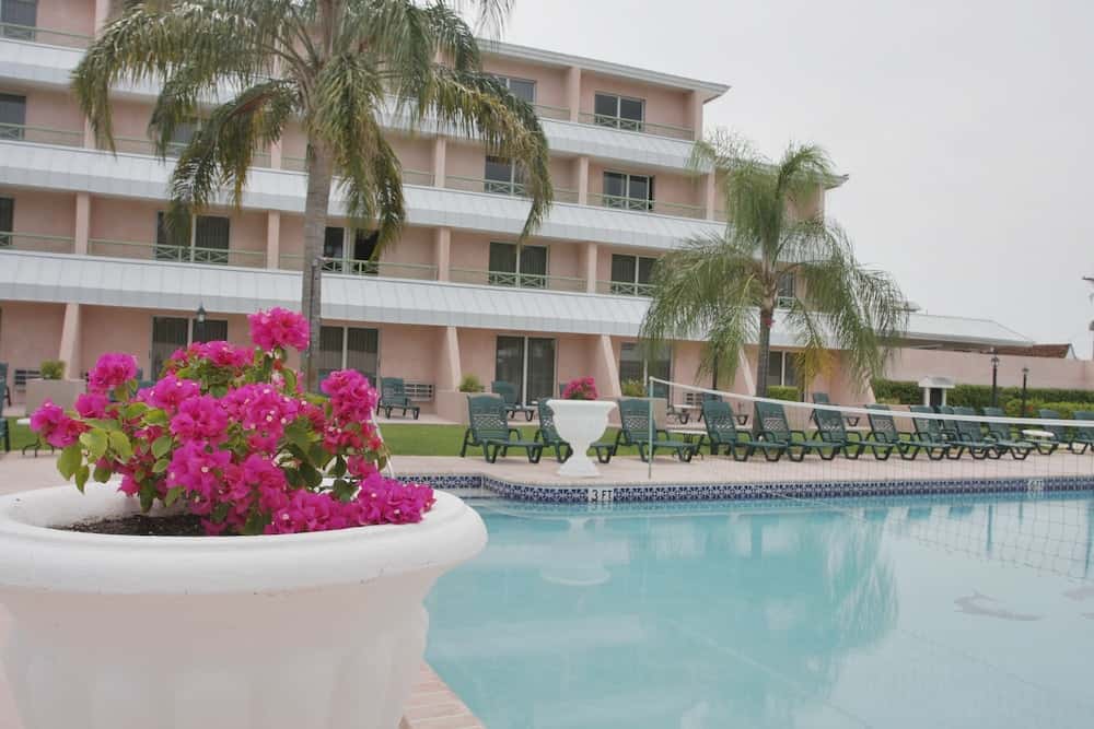 Castaways Resort and Suites - hotel in 42629 East Mall Drive, Freeport