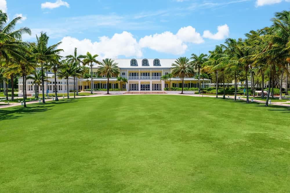 Lighthouse Pointe at Grand Lucayan - All Inclusive - hotel in 1 Royal Palm Way, Freeport