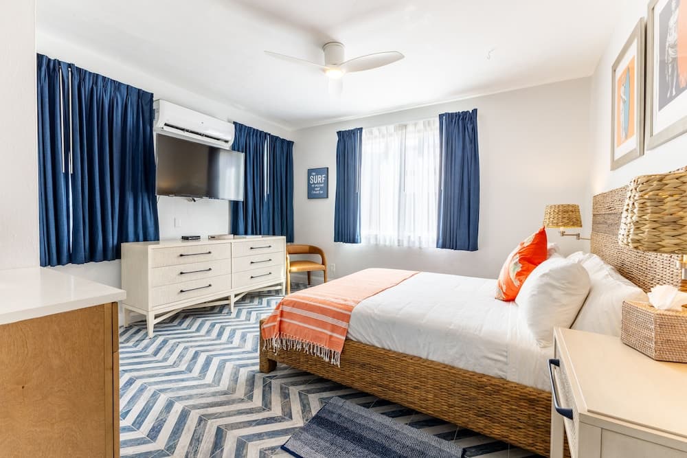 Sebastian's on the Beach - Photo 20